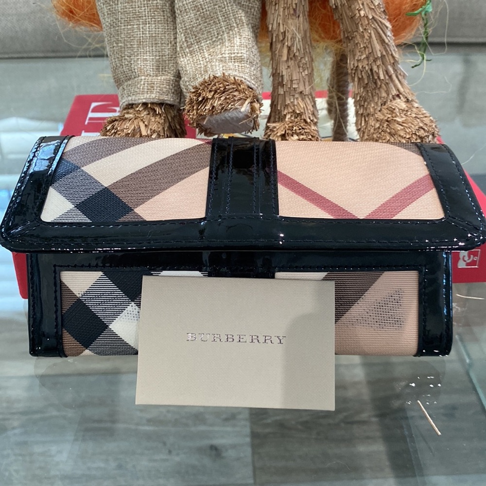 Authentic Burberry Wallet - Picture 5 of 5